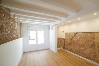 Casa aparellada a Centre. Casa en semicentro sabadell en rentabilidad!!!