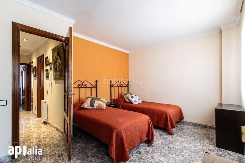 Foto 08350db8-f08d-4cbc-9eb6-02d3e2e46f25. Casa  adosada en Can Rull con garaje! en Can Rull Sabadell