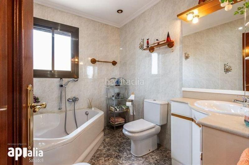 Foto 6f577701-a501-4803-9926-95f5394f8276. Casa  adosada en Can Rull con garaje! en Can Rull Sabadell