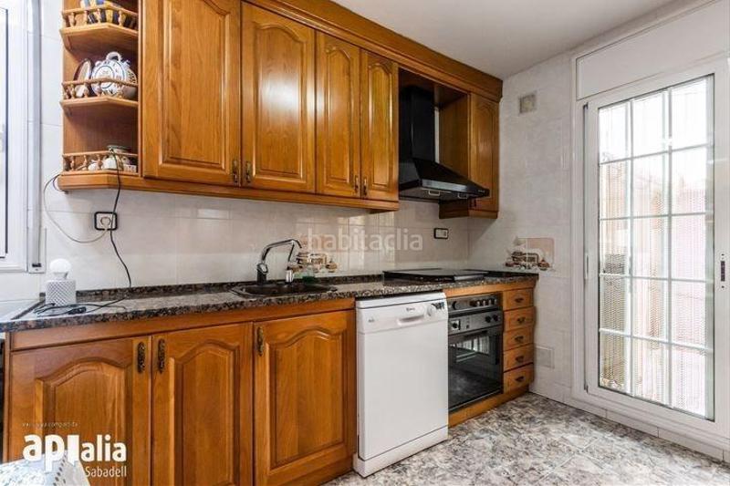Foto d7067295-ac1c-4525-b7b1-b9bd0c20e71d. Casa  adosada en Can Rull con garaje! en Can Rull Sabadell