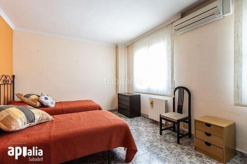Foto e14a1211-41d7-48c5-9a5a-7e53a3fcb1f5. Casa  adosada en Can Rull con garaje! en Can Rull Sabadell