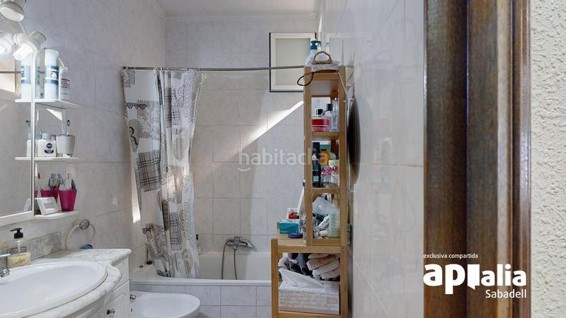 Foto 301c5e48-523f-4e37-8cb0-b8e0e5f8c87b. Semi detached house with heating parking in Creu de Barberà Sabadell