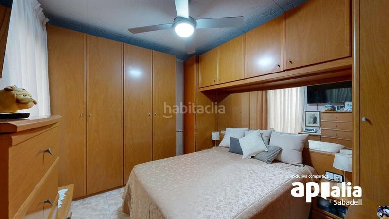 Foto f5badf20-4f55-4b96-b02d-c688409bb442. Semi detached house with heating parking in Creu de Barberà Sabadell