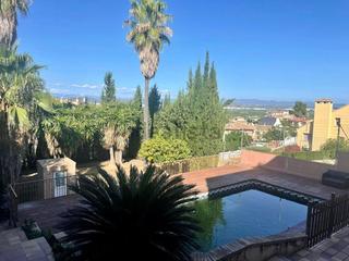 Chalet  Avenida del rio turia. Gran chalet en calicanto