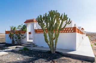 Maison à Calle coronel glez. del hierro 0. Exclusiva finca histórica en lajares  4 apartamentos independien