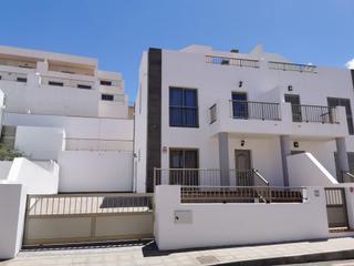 Casa aparellada  Calle calle moralillo. Espectacular pareado con vista al mar en playa blanca como nuevo