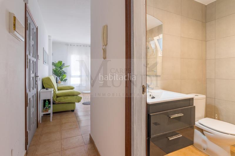 Foto 8baedc8b-551c-4a06-9dff-9dd1de8327e3. Piso en calle juan carlos i 65 apartamento de 1 dormitorio totalmente amueblado calle juan carlos i en Oliva (La)