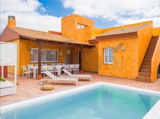 Chalet  Avenida miralobos. Se vende espectacular villa en miralobos, corralejo