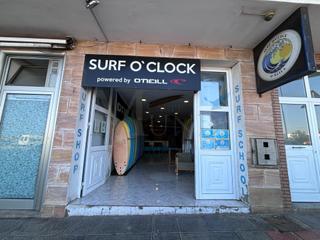 Traspàs Local Comercial  Avenida juan carlos primero. Escuela de surf oficial en venta en corralejo, fuerteventura