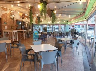Geschäftsraum in Bahia. Local comercial con negocio en funcionamiento en puerto de mazar