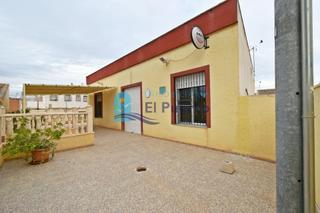 Local commercial à Los Almagros - Los Paganes - El Escobar. Amplio local comercial con posibilidad de hacer vivienda, en el