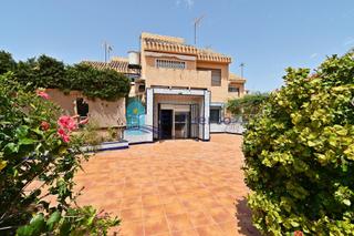 Apartment in Playa Grande-Castellar. Apartamento con gran terraza cerca de la playa en playa grande