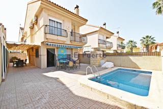 Chalet in Playa Grande-Castellar. Chalet con piscina privada a un paso de la playa  ref 822