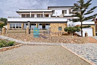 Chalet en Los Puertos. Espectacular chalet de lujo en isla plana con vistas al mar y a