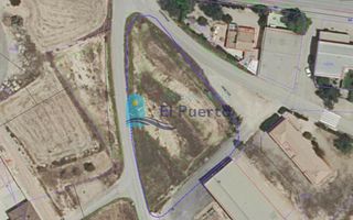 Terreny residencial a Totana. Parcela urbana esquinera junto a la carretera nacional, el paret
