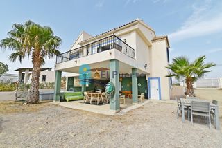 Casa en Mazarrón Casco Urbano. Finca rústica con casa reformada y olivar en producción en leiva