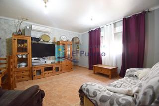 Piso en Mazarrón Casco Urbano. Casa en primera planta con amplia terraza muy cerca de colegios.