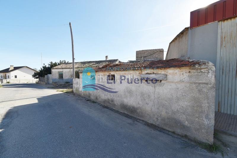 Foto f371eb0c-a2b1-4c82-bbae-f59fdbaa45fa. Casa amb aparcament a Totana