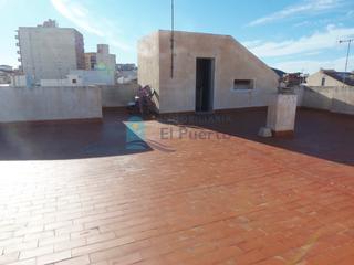 Penthouse in Pescadores. Ático en pleno centro con amplio solarium cerca de la playa. ref