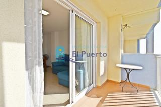 Apartment in La Cumbre-Cuatro Plumas. Apartamento de amplias estancias junto a colegios y supermercado
