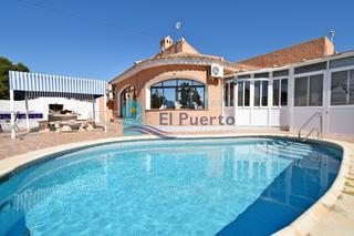 Chalet in Mazarrón Casco Urbano. Chalet con piscina y amplia parcela en la rusticana  ref 1314