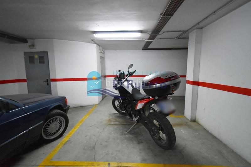 Foto df9fdb19-c697-4bdc-8d59-328b06d7f14e. Parking coche plazas de garaje con trastero en barrio san isidro ref 303 en Mazarrón