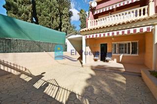 Dúplex a Bahia. Dúplex reformado con grandes estancias y en esquina  ref 1295