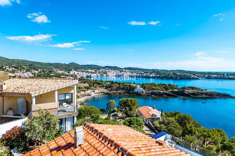 Foto 8ca7d4a0-de35-43b3-b95f-cc18fa8158d1. Casa  con vistas privilegiadas y garaje en Cadaqués