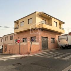 Maison à Ibi. Casa con local en venta en ibi – barrio de la dulzura