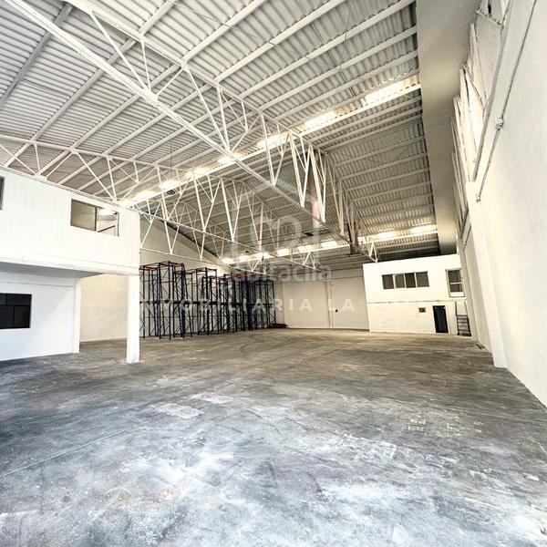 Foto a576cf95-a720-4e2d-8b7f-7696e5518d3e. Rent industrial building in Ibi