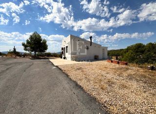 Landgut in Ibi. Casa de campo con parcela de 13.215 m² a 5 minutos de ibi