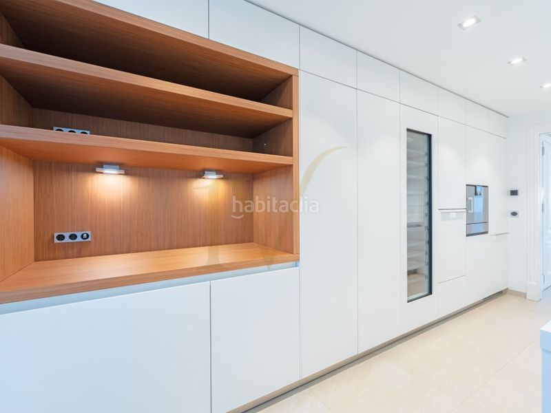 Foto beec4c0c-baff-4d82-b813-460055f9e402. Apartament amb piscina a Seghers Estepona