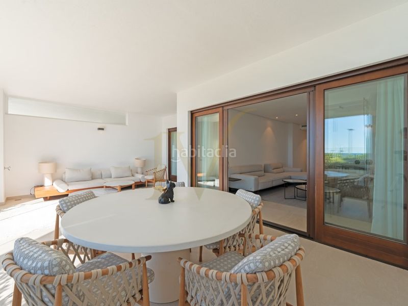 Foto d466accf-1e05-465e-9437-a1058b5ca62c. Apartament amb piscina a Seghers Estepona