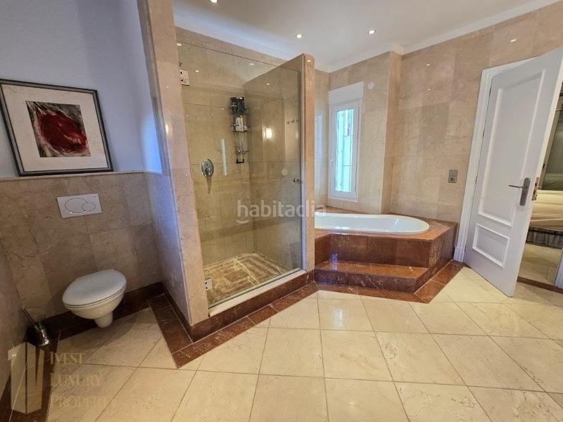 Foto 21f08ee3-a235-448c-8d06-98a713a7847c. Casa elegante villa de lujo ubicación privilegiada y diseño atemporal en Marbella