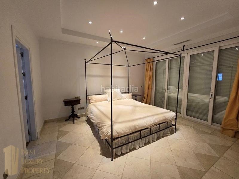 Foto eead7559-c333-4b11-a2d3-d4c4b3b2d770. Casa elegante villa de lujo ubicación privilegiada y diseño atemporal en Marbella