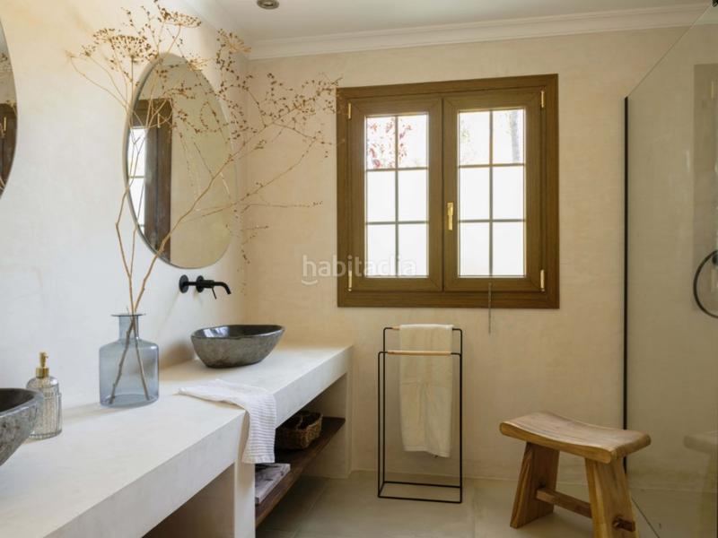 Foto f3a59556-18f7-450f-925f-fd7de61e02bd. Casa amb aparcament piscina a Cancelada Estepona