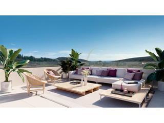 Apartament  N/a. Diseño moderno y golf con vistas