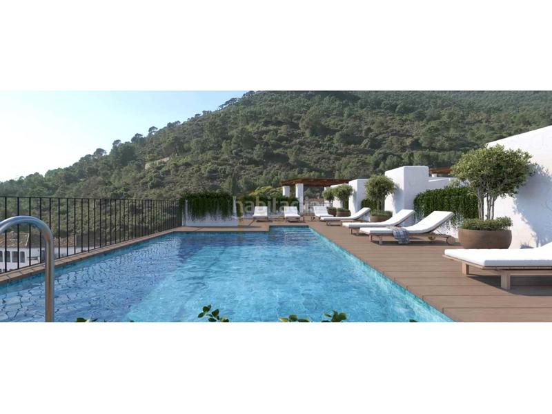 Foto 3e460edd-4d3b-4d32-8df9-f0694feda862. Apartament amb aparcament piscina a Benahavís pueblo Benahavís