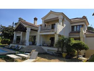 Maison  N/a. Villa para reformar cerca del golf el paraíso