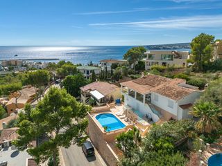 Xalet a 0. Villa de 4 dormitorios con vistas panor�micas al mar en costa de