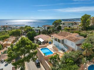 Xalet a 0. Villa de 4 dormitorios con vistas panorámicas al mar en costa de