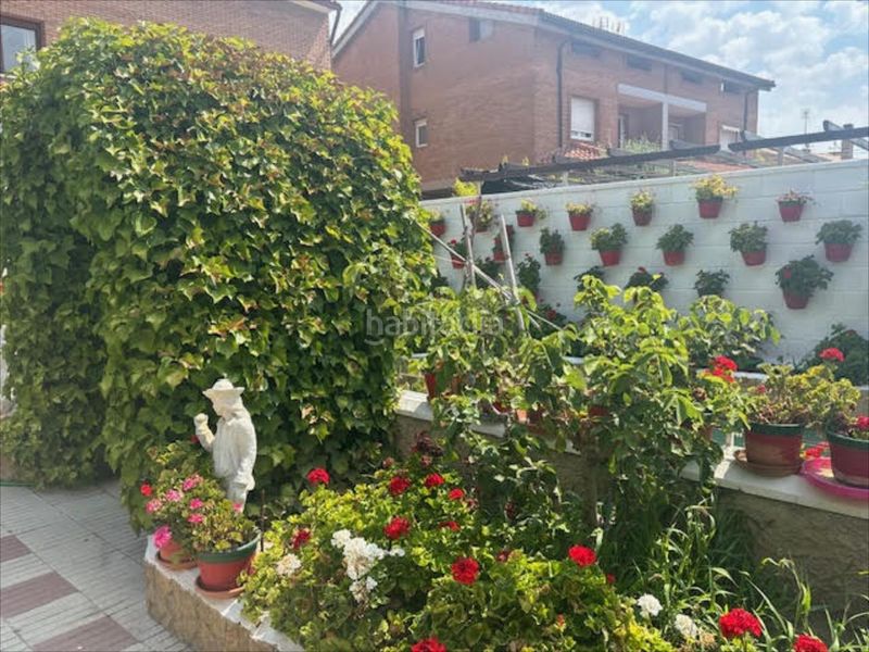 Foto 4d6b7c49-0383-46fc-ba44-1c3efe393508. Casa aparellada a Montecanal Zaragoza