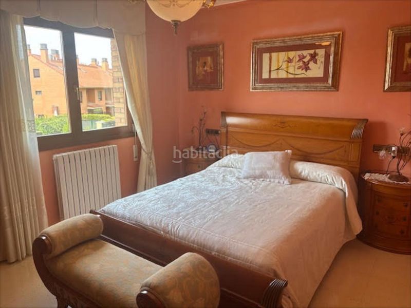 Foto f03cf755-a811-4ba6-a70c-81eb13fa409d. Casa aparellada a Montecanal Zaragoza