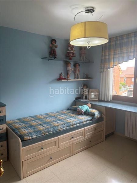 Foto f9301cca-12fa-44a2-8f67-9f607a554d15. Casa aparellada a Montecanal Zaragoza