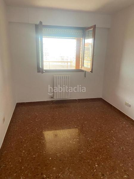 Foto 918b82fe-5ee6-4e6e-a511-72d4fc5b9cf0. Alquiler piso gomez laguna. urbanización con piscina y zonas comunitarias. planta alta, muy luminoso.gastos de comunidad incluidos en el precio. en Zaragoza