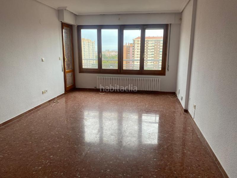 Foto 94b694c4-4f74-4d7d-8860-ae5b496abffc. Alquiler piso gomez laguna. urbanización con piscina y zonas comunitarias. planta alta, muy luminoso.gastos de comunidad incluidos en el precio. en Zaragoza