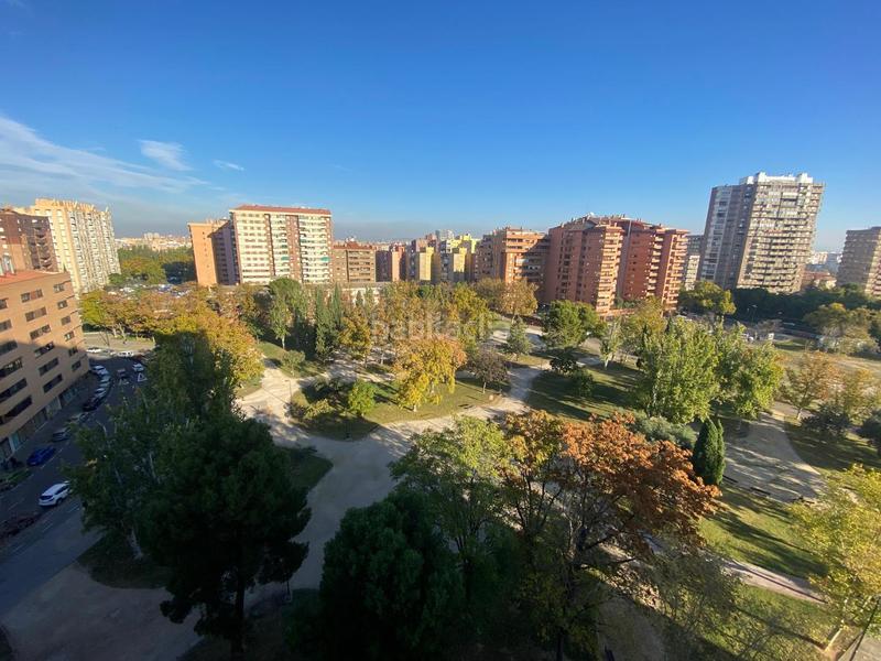 Foto aee2c642-4952-4e4a-98f8-6d806e53bdb3. Alquiler piso gomez laguna. urbanización con piscina y zonas comunitarias. planta alta, muy luminoso.gastos de comunidad incluidos en el precio. en Zaragoza