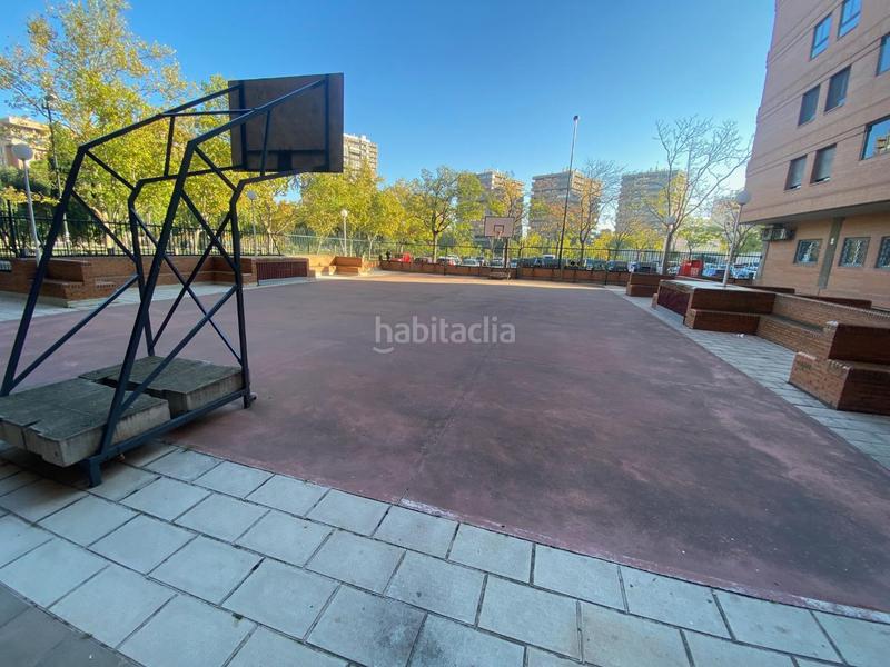 Foto de5bb6c3-a6ce-444f-87df-dc8dbf6a492f. Alquiler piso gomez laguna. urbanización con piscina y zonas comunitarias. planta alta, muy luminoso.gastos de comunidad incluidos en el precio. en Zaragoza