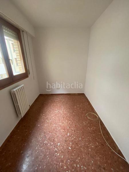 Foto fd38cbf9-def6-4a15-adbe-7bfeba72b428. Alquiler piso gomez laguna. urbanización con piscina y zonas comunitarias. planta alta, muy luminoso.gastos de comunidad incluidos en el precio. en Zaragoza