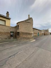 Maison jumel�e en Cartuja Baja. La cartuja, barrio de zaragoza. totalmente para reformar.  casa